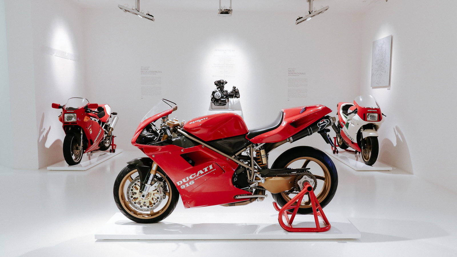 DUCATI 916 本国版・初期カタログ【超希少】SBKケース入り Ducati to Celebrate 30th Anniversary of 916 Family at WDW2024